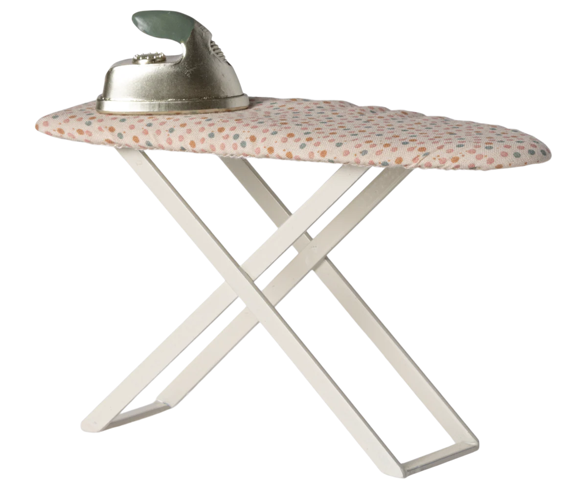 Iron and Ironing Board (Mouse)