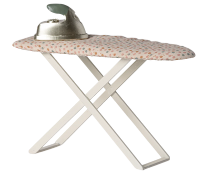 Iron and Ironing Board (Mouse)