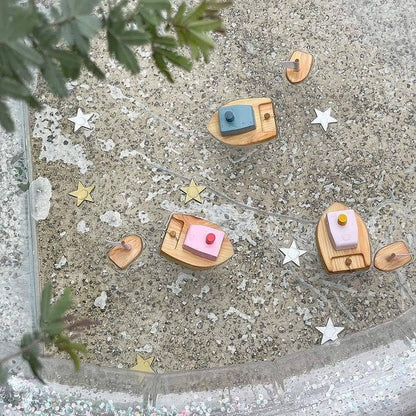 Ofune wind-up boat