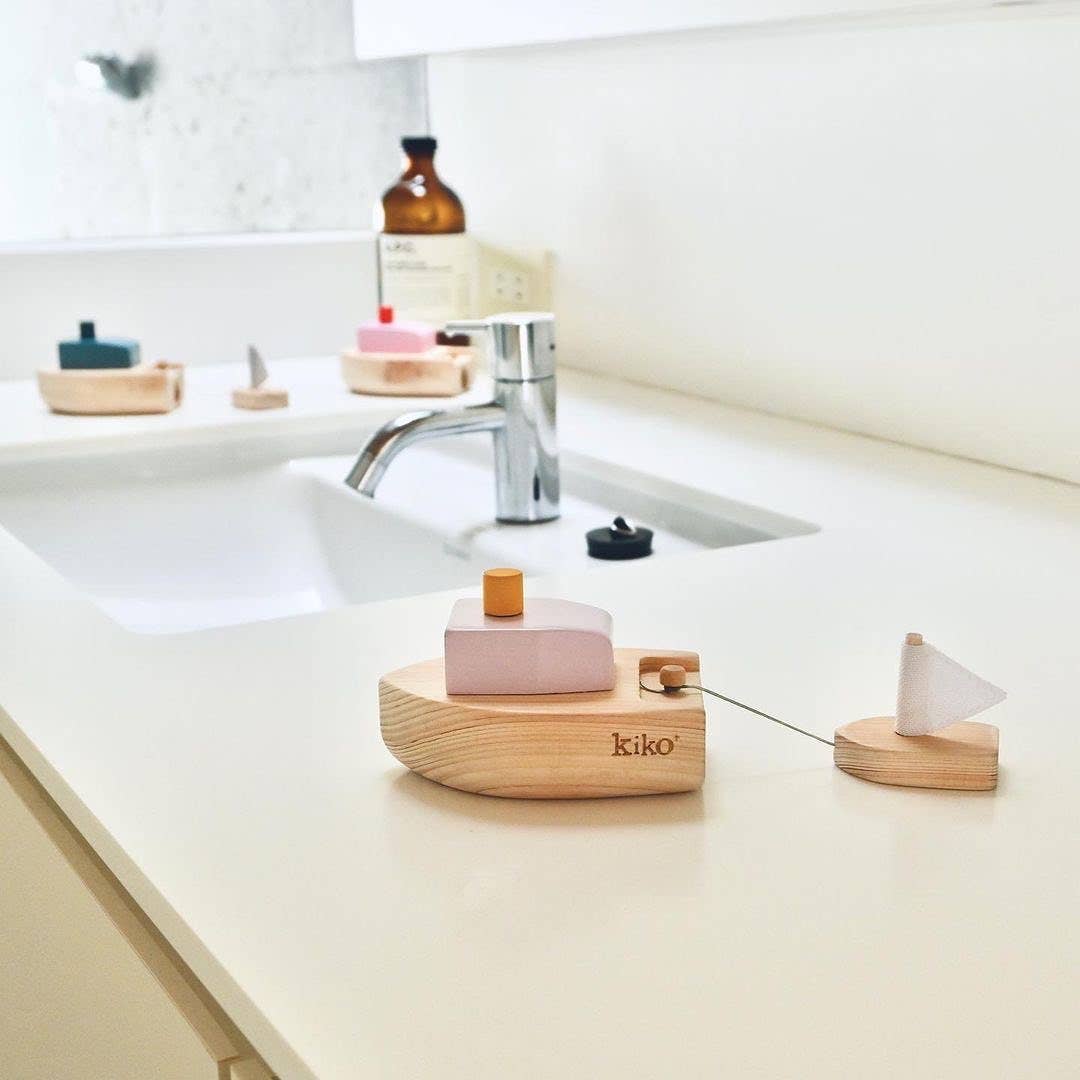 Ofune wind-up boat
